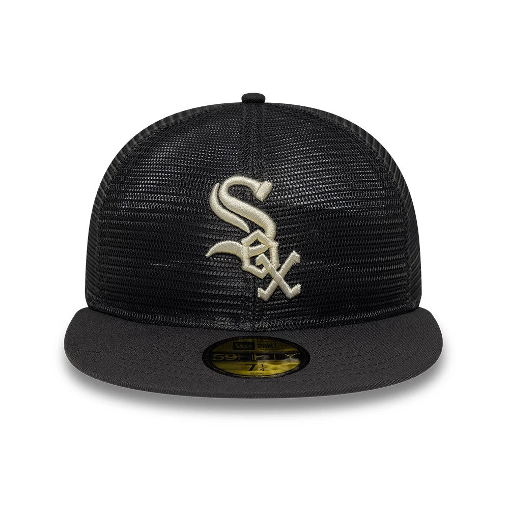 Chicago White Sox MLB All Mesh Dark Grey New Era 59FIFTY Fitted Cap, front view with raised embroidered white Sox logo on the mesh crown, flat dark grey visor and gold 59FIFTY size sticker on the top of the visor.