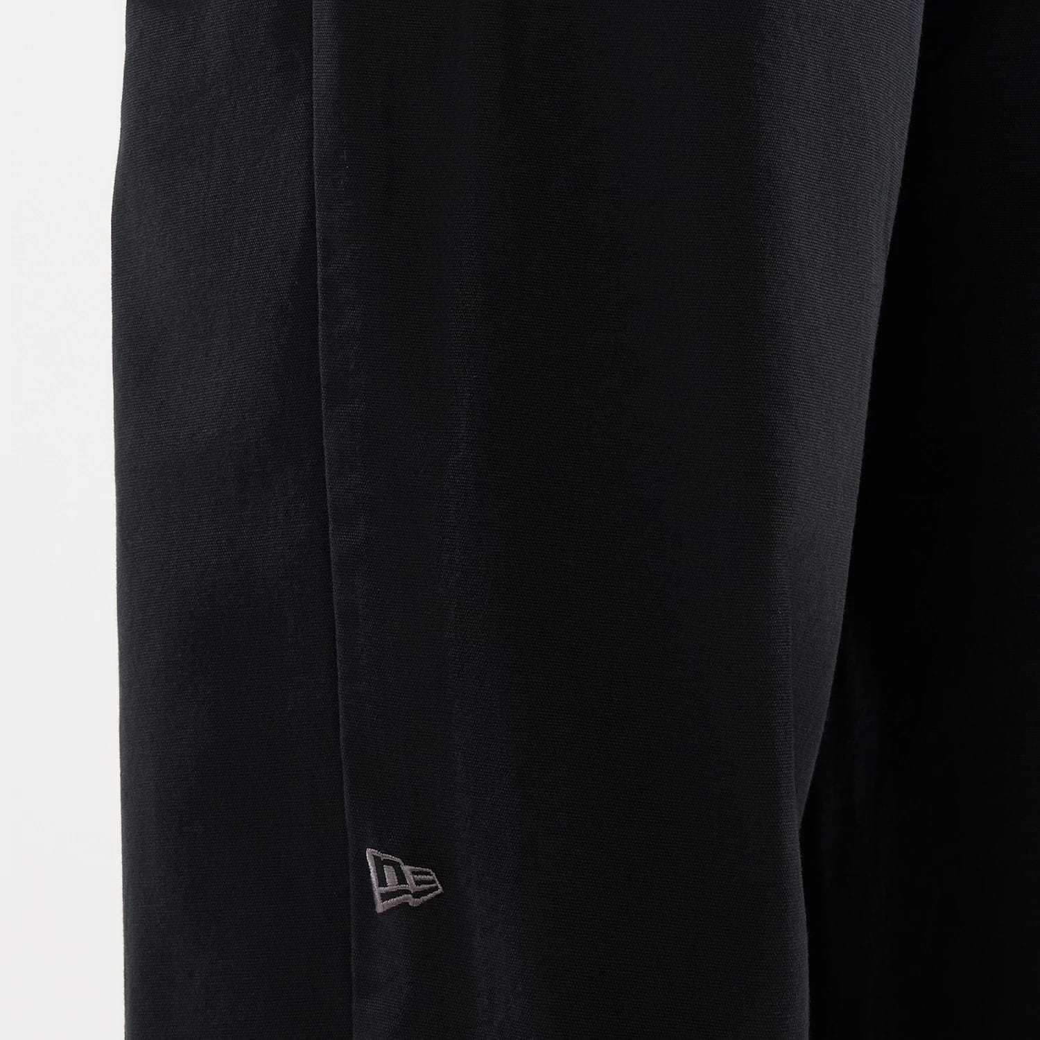 The model is wearing this New Era Balloon Leg Trousers in black. 4