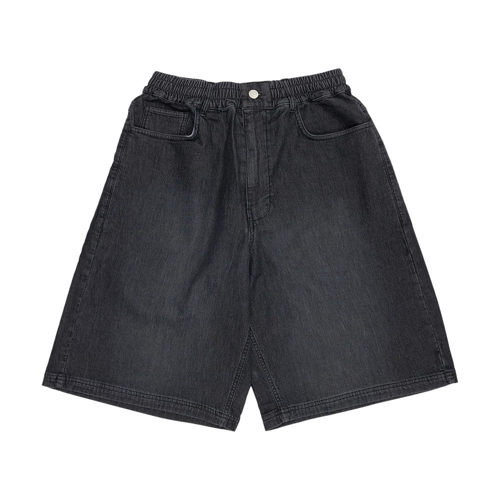 The model is wearing this New Era Washed Bermuda Shorts in black. 1