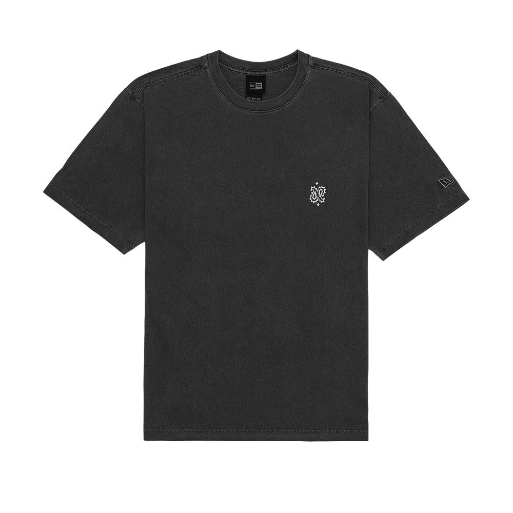 The model is wearing this New Era Paisley T-Shirt in black. 1