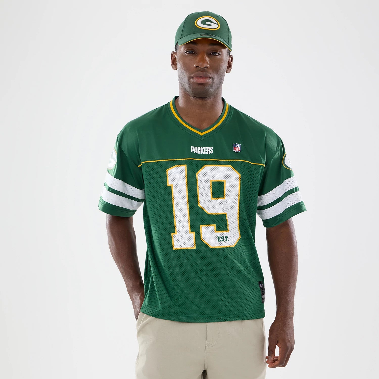 The model is wearing this NFL Green Bay Packers Mesh Jersey in green. 1