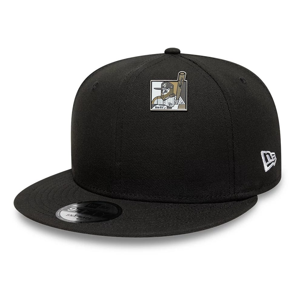 Pictured is this New Era Player Pinbadge in silver. 2