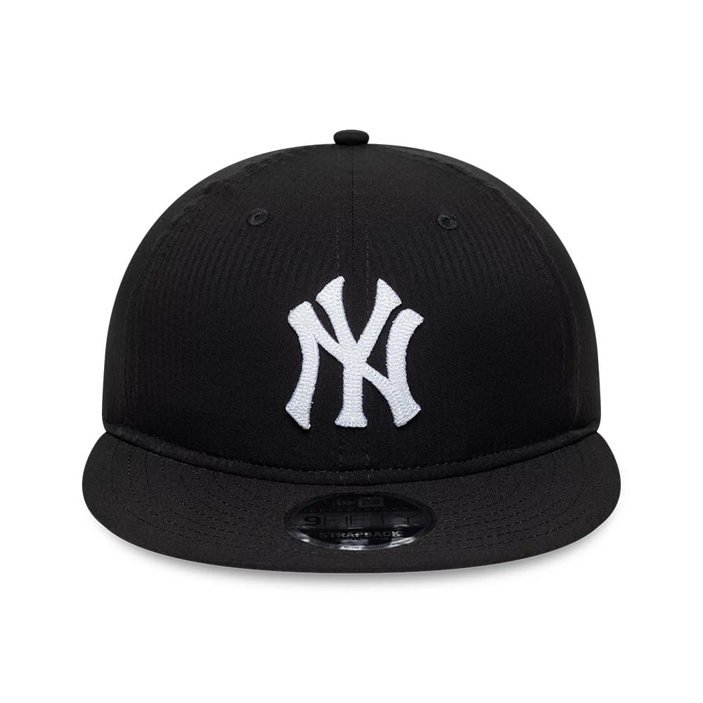 New York Yankees MLB Seersucker Black Retro Crown New Era 9FIFTY Adjustable Cap, front view showing the white embroidered NY logo on the front panel with a black flat visor and a 9FIFTY size sticker on top.