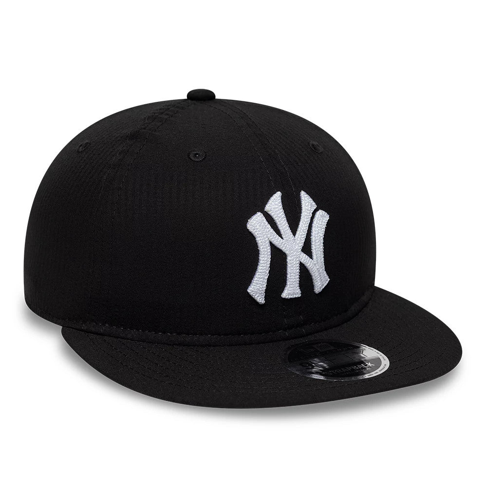 New York Yankees MLB Seersucker Black Retro Crown New Era 9FIFTY Adjustable Cap, front view showing raised white embroidered NY logo on the black front panel, curved visor with 9FIFTY size sticker, and black top button.