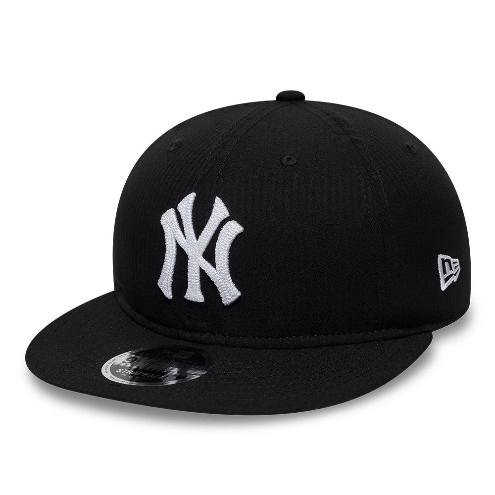 New York Yankees MLB Seersucker Black Retro Crown New Era 9FIFTY Adjustable Cap, front view showing raised white NY logo on the black front panel, black visor with 9FIFTY size sticker, and New Era flag logo on the left side.