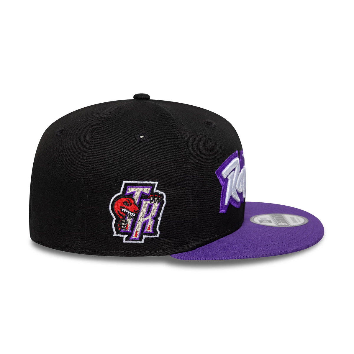 Toronto Raptors NBA Hardwood Classic Black New Era 9FIFTY Snapback Adjustable Cap, side view showing the red and white embroidered TR logo on the crown, with a purple flat visor and a 9FIFTY size sticker on top.