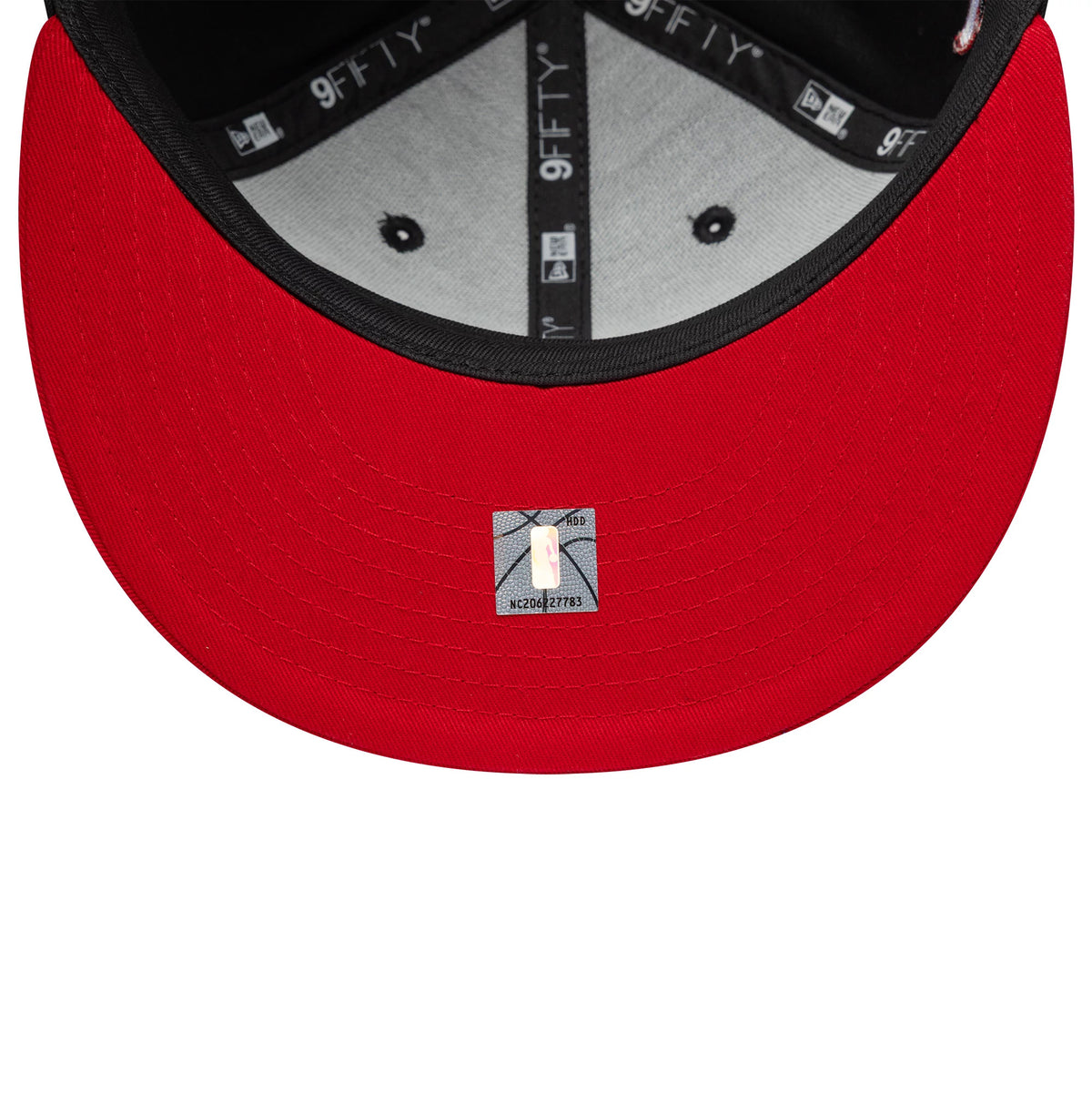 Chicago Bulls NBA Hardwood Classic Black New Era 9FIFTY Snapback Adjustable Cap, inside view showing black taping with 9FIFTY branding, a grey sweatband, and a sticker on the red undervisor.