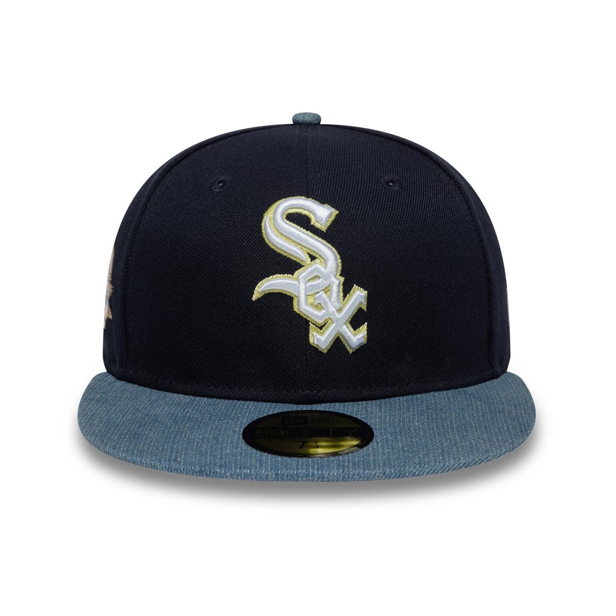 Chicago White Sox MLB Denim Mix Navy New Era 59FIFTY Fitted Cap, front view showing the white and gold embroidered Sox logo on the front panel, with a denim blue visor and gold 59FIFTY size sticker.