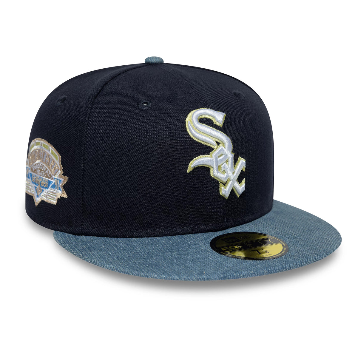 Chicago White Sox MLB Denim Mix Navy New Era 59FIFTY Fitted Cap, three-quarter view with a white embroidered Sox logo on the front panel, a side patch on the left, and a navy visor featuring a gold 59FIFTY size sticker.
