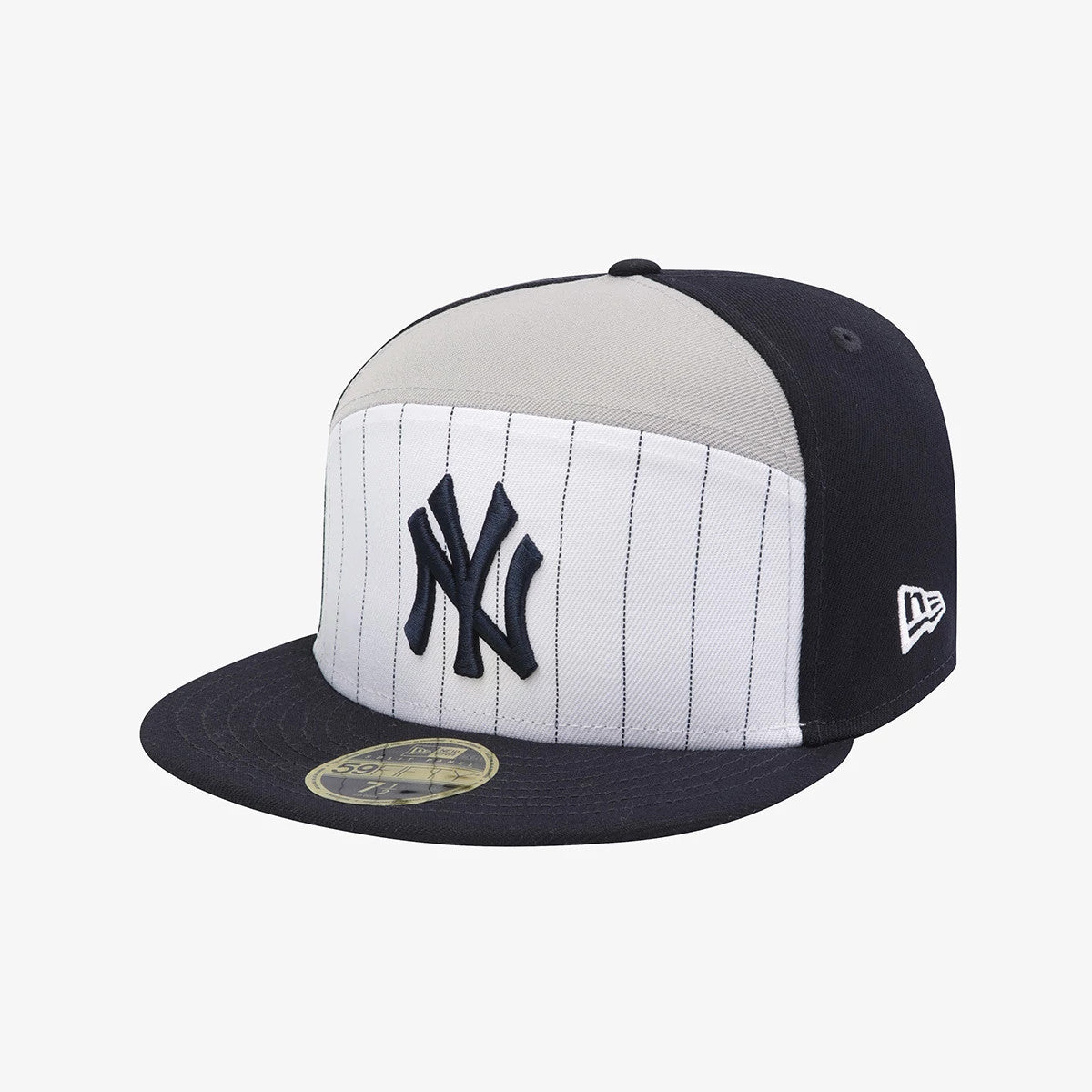 Pictured is this MLB 59FIFTY Day New York Yankees Split Panel 59FIFTY Fitted cap in navy. 1