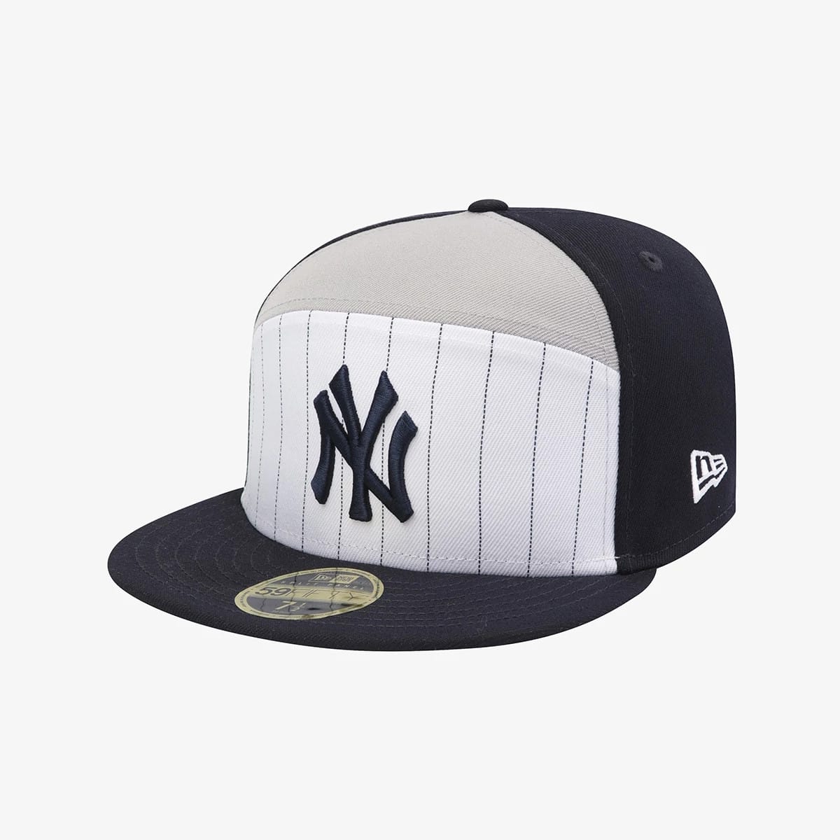 Pictured is this MLB 59FIFTY Day New York Yankees Split Panel 59FIFTY Fitted cap in navy. 1