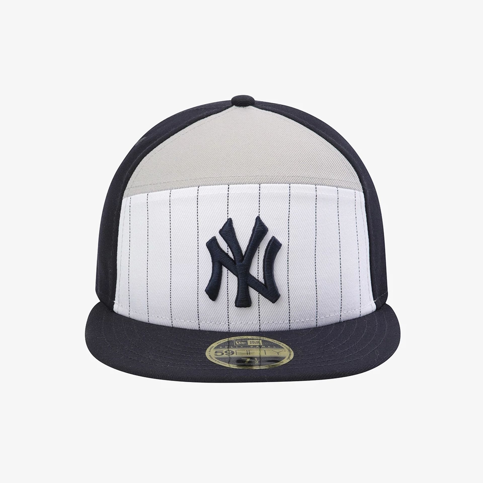 Pictured is this MLB 59FIFTY Day New York Yankees Split Panel 59FIFTY Fitted cap in navy. 2