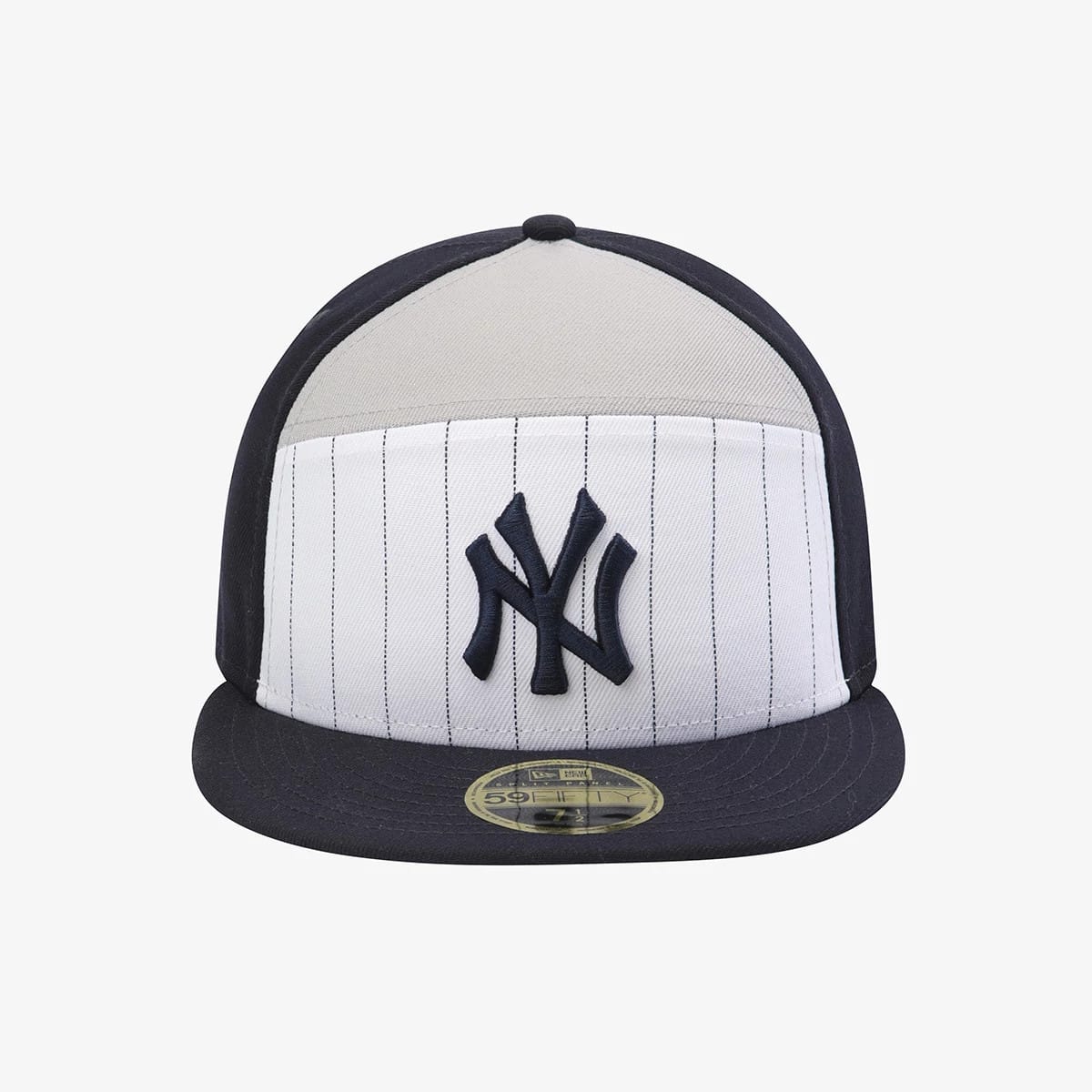 Pictured is this MLB 59FIFTY Day New York Yankees Split Panel 59FIFTY Fitted cap in navy. 2