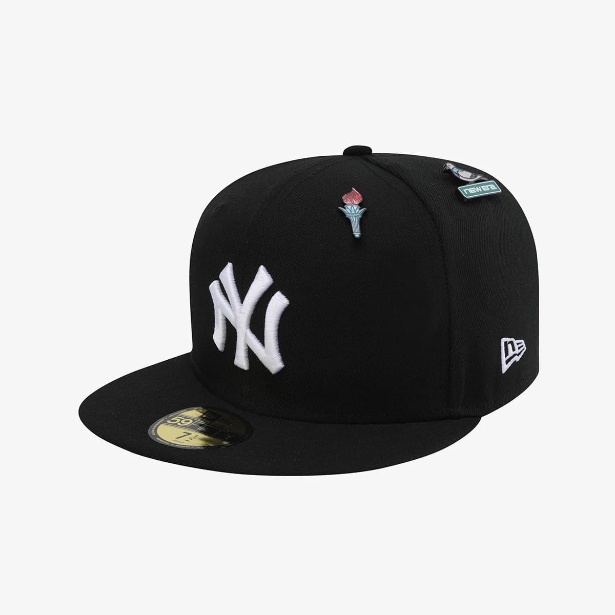 Pictured is this MLB 59FIFTY Day New York Yankees 59FIFTY Fitted cap in black. 2
