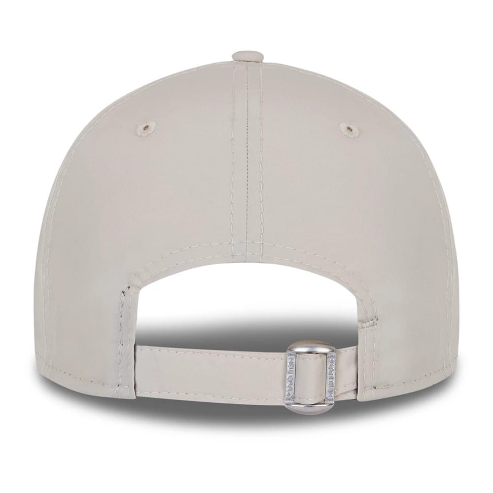New York Yankees Tonal Stone New Era 9FORTY Cap, rear view showing the stone-coloured strap with metal buckle and embroidered eyelets, emphasising the clean design of the back panels.