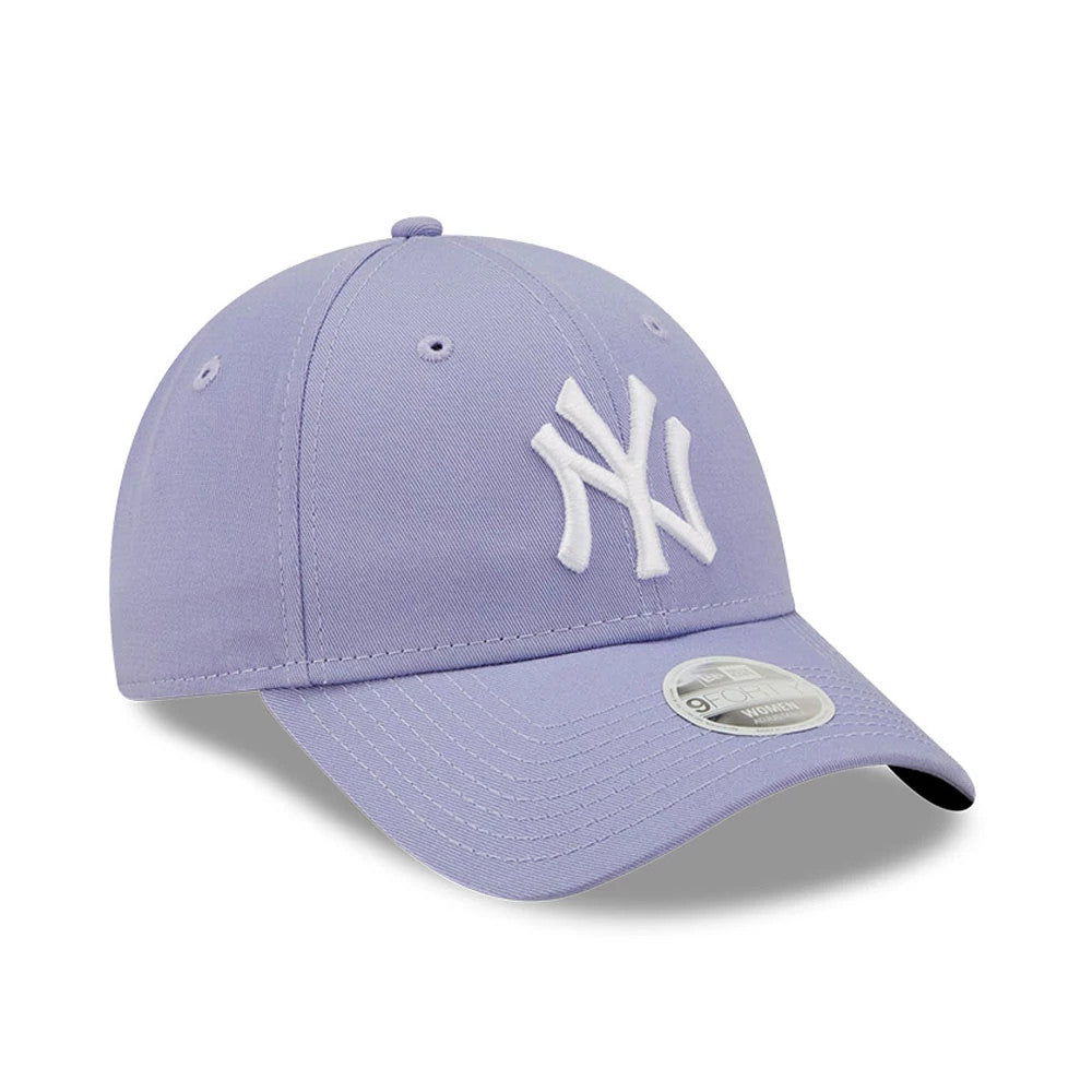 New York Yankees League Essentials Womens Lilac New Era 9FORTY Adjustable Cap, three-quarter view with raised white NY logo on the front panel, matching lilac top button and eyelets, and a 9FORTY size sticker on the curved visor.