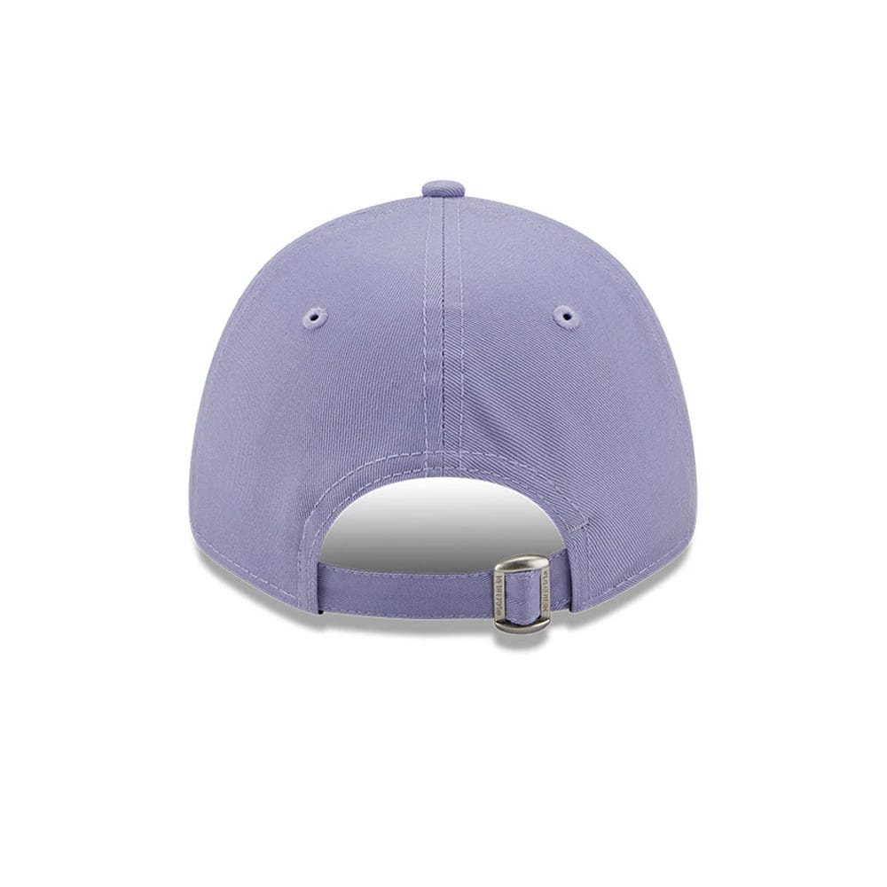 This is a New York Yankees League Essentials Womens Lilac 9FORTY Adjustable Cap 4