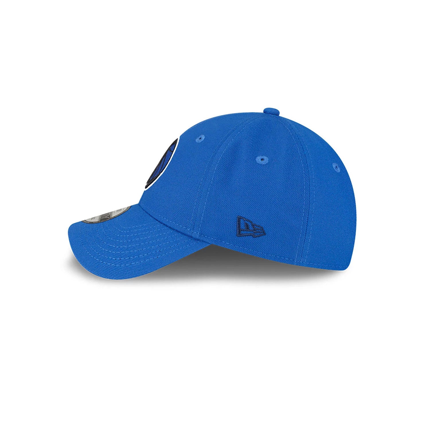 Dallas Mavericks NBA The League Blue New Era 9FORTY Adjustable Cap, side view showing the embroidered New Era flag logo on the left side of the blue structured crown, with a curved visor featuring a 9FORTY size sticker.