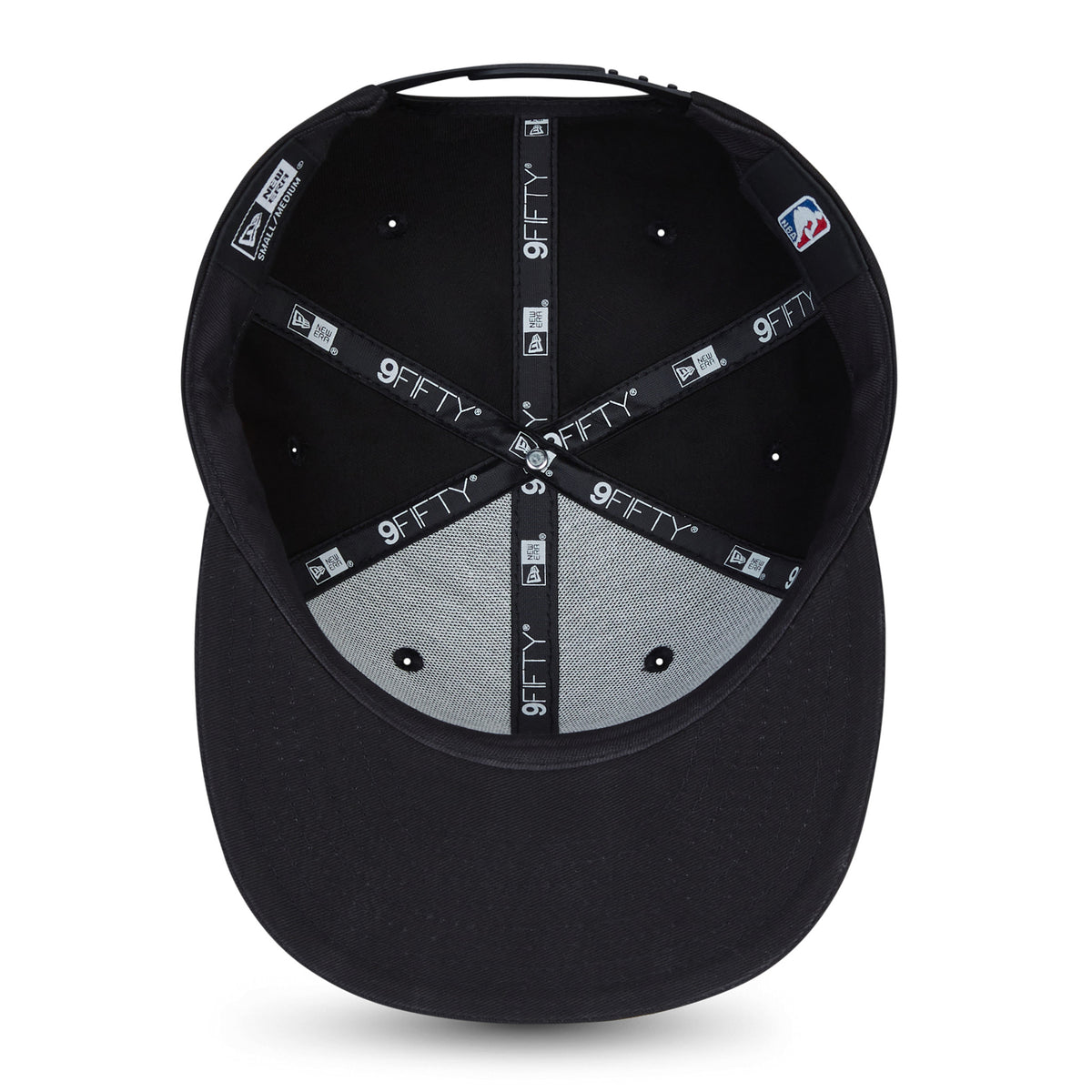 Chicago Bulls NBA Black On Black New Era 9FIFTY Cap, inside view showing the grey undervisor, black taping with 9FIFTY branding, and black sweatband, with the MLB Batterman logo tag on the side.