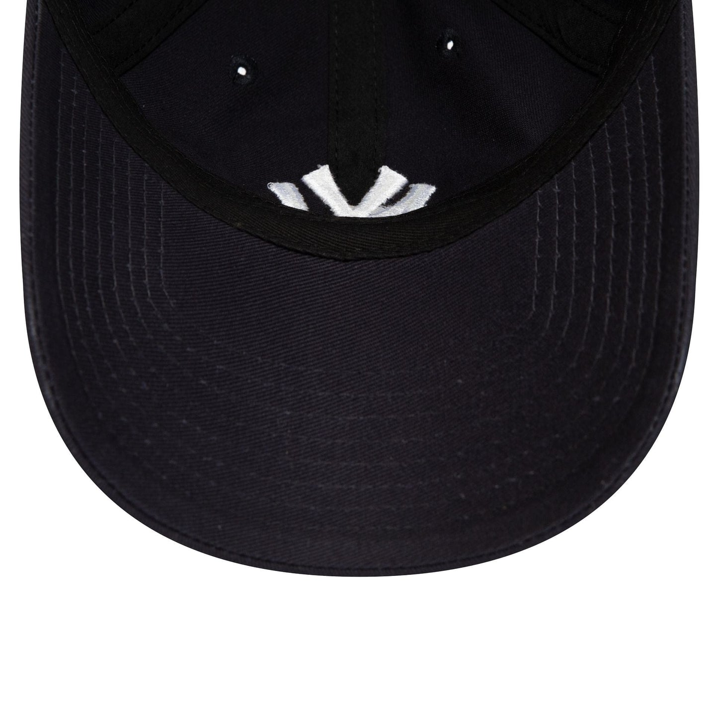 New York Yankees League Essential Navy New Era 9TWENTY Adjustable Cap, inside view showing black taping along the seams and a white New York Yankees logo embroidered at the centre front, with a curved black undervisor.