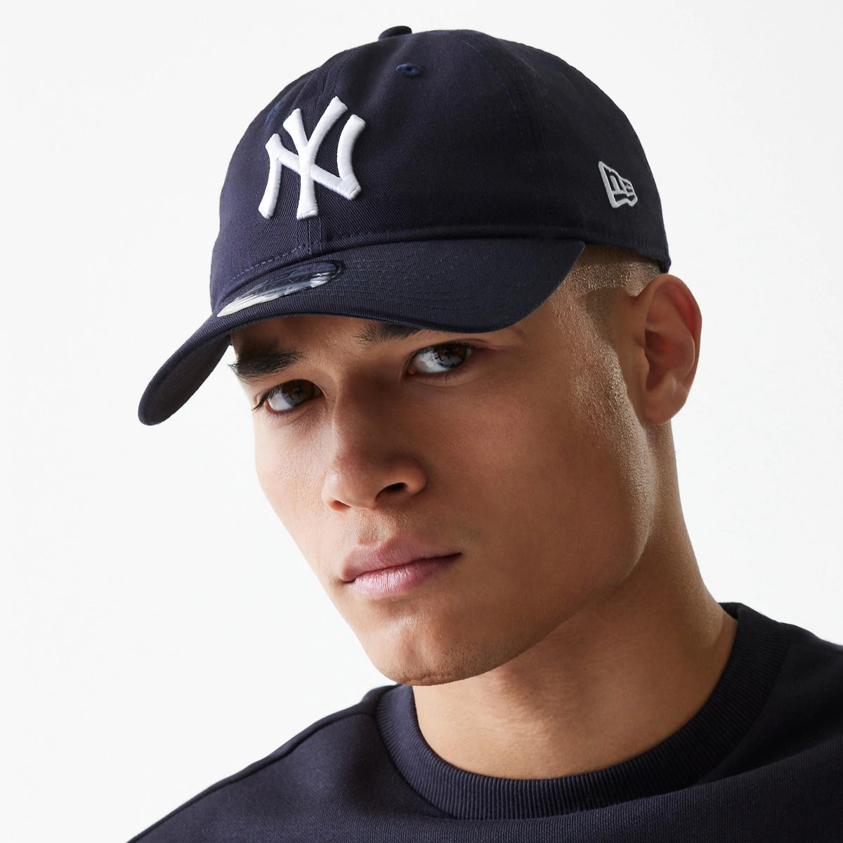 This is a New York Yankees League Essential Navy 9TWENTY Adjustable Cap 2
