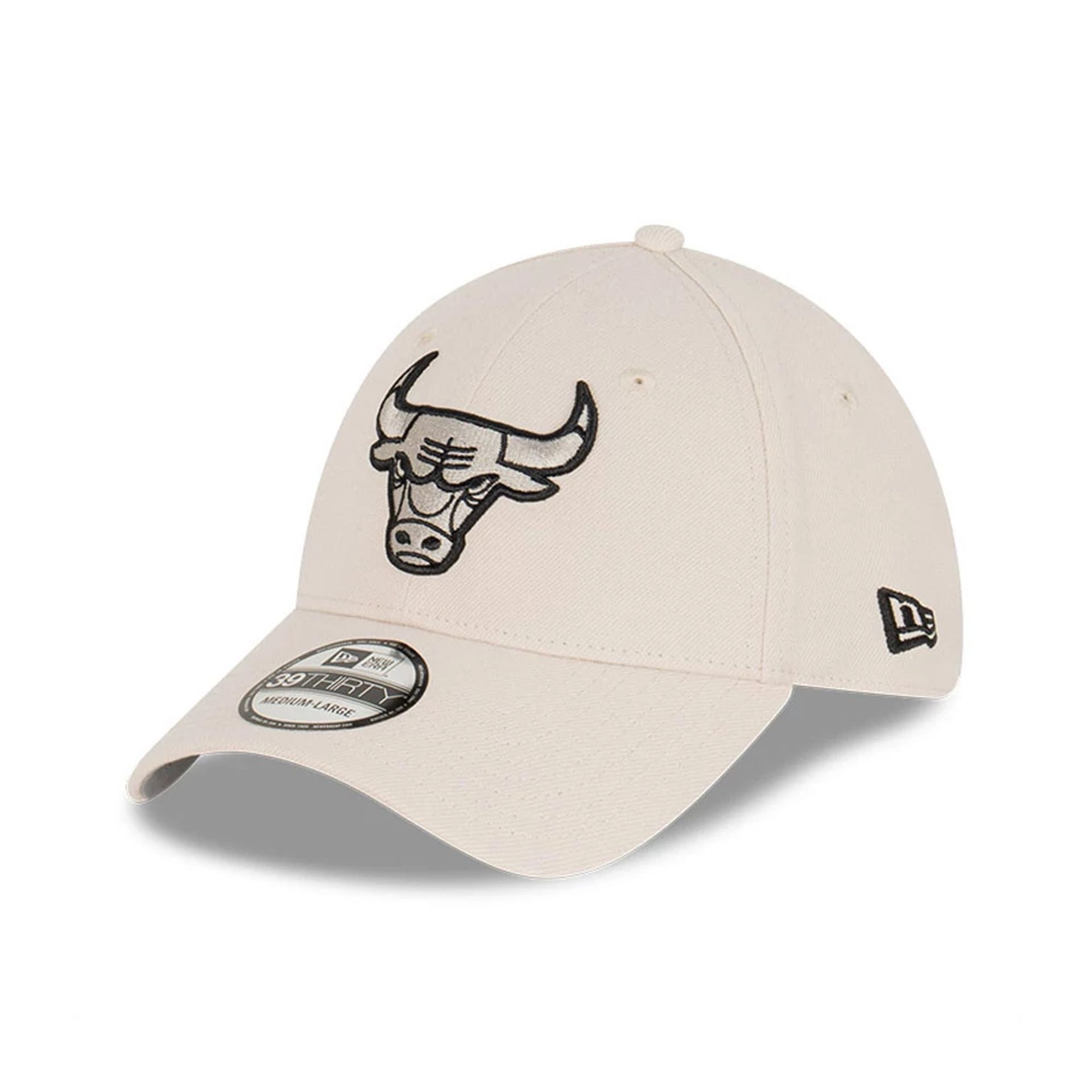 This is a Chicago Bulls Stone Cream 39THIRTY Stretch Fit Cap 1