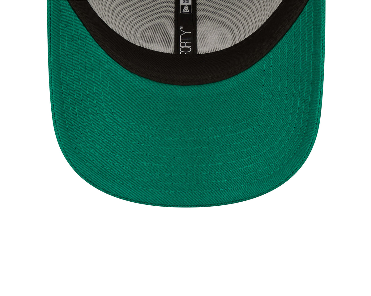 This is a New York Yankees Womens League Essential Green 9FORTY Adjustable Cap 5