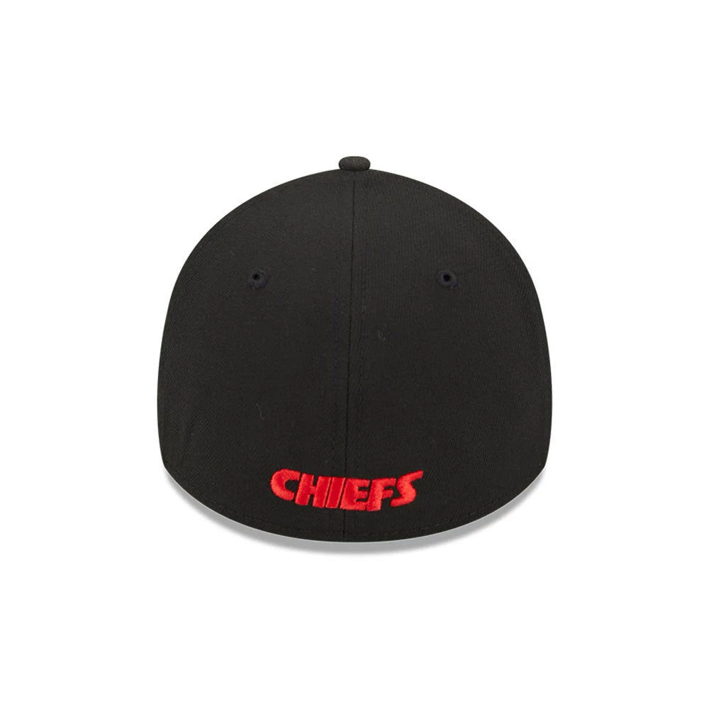 Kansas City Chiefs NFL Evergreen Black New Era 39THIRTY Stretch Fit Cap, rear view showing the red embroidered CHIEFS lettering centred on the back panel, beneath the black top button and eyelets on the structured crown.
