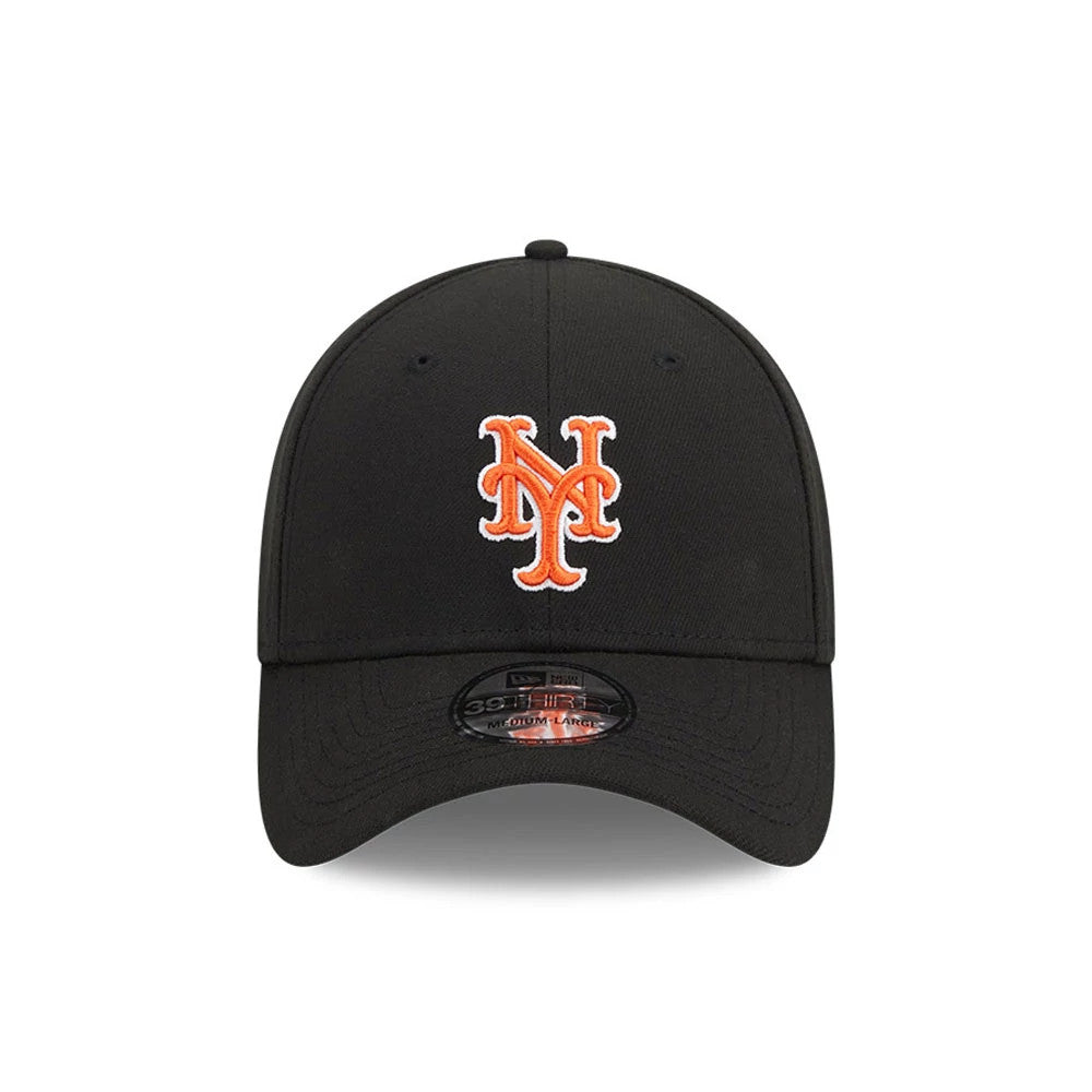 New York Mets MLB Evergreen Black New Era 39THIRTY Stretch Fit Cap, front view showing the raised orange and white NY logo embroidered on the structured black crown, with a 39THIRTY size sticker on the curved visor.