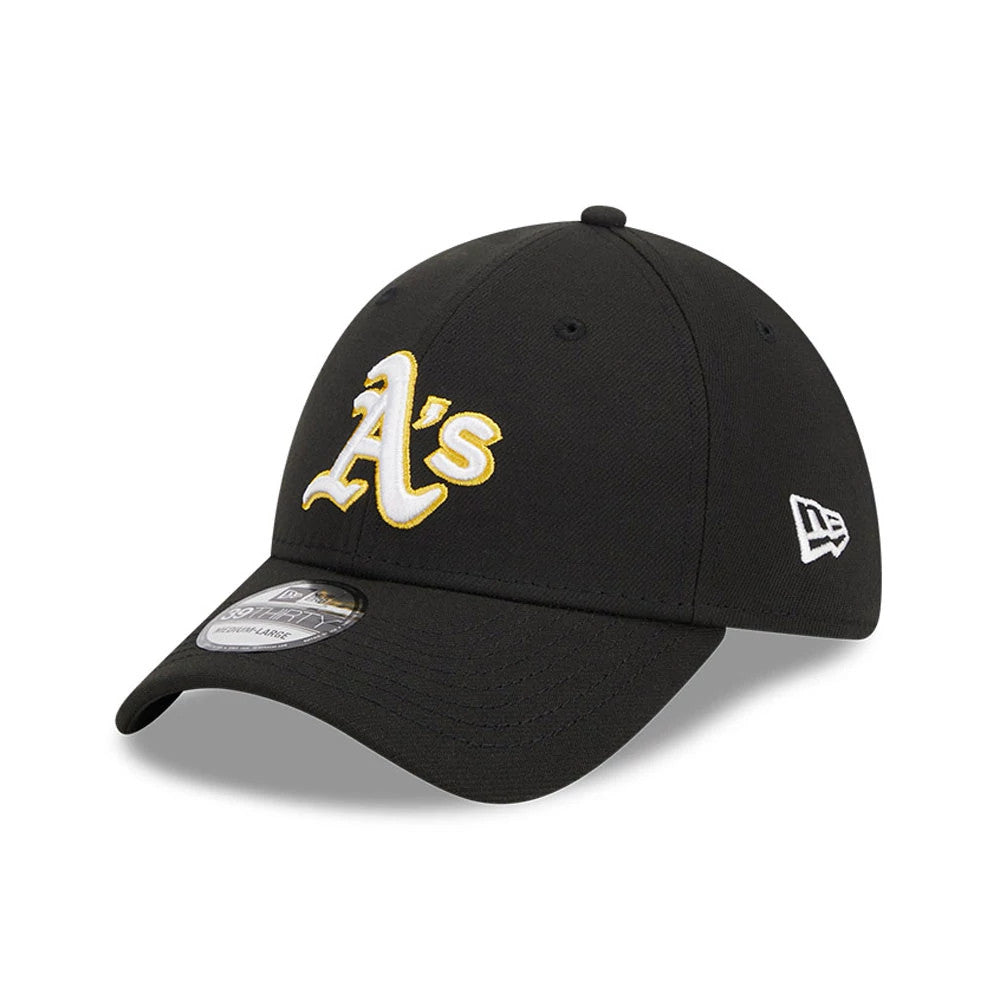 Athletics MLB Evergreen Black New Era 39THIRTY Stretch Fit Cap, three-quarter view showing a raised gold and white embroidered A's logo on the front panel, a curved visor with a 39THIRTY size sticker, and a New Era flag logo on the left side.