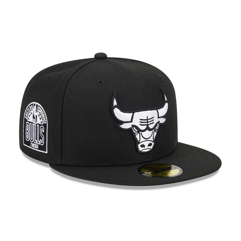 Pictured is this NBA Evergreen Chicago Bulls 59FIFTY Fitted cap in black. 1