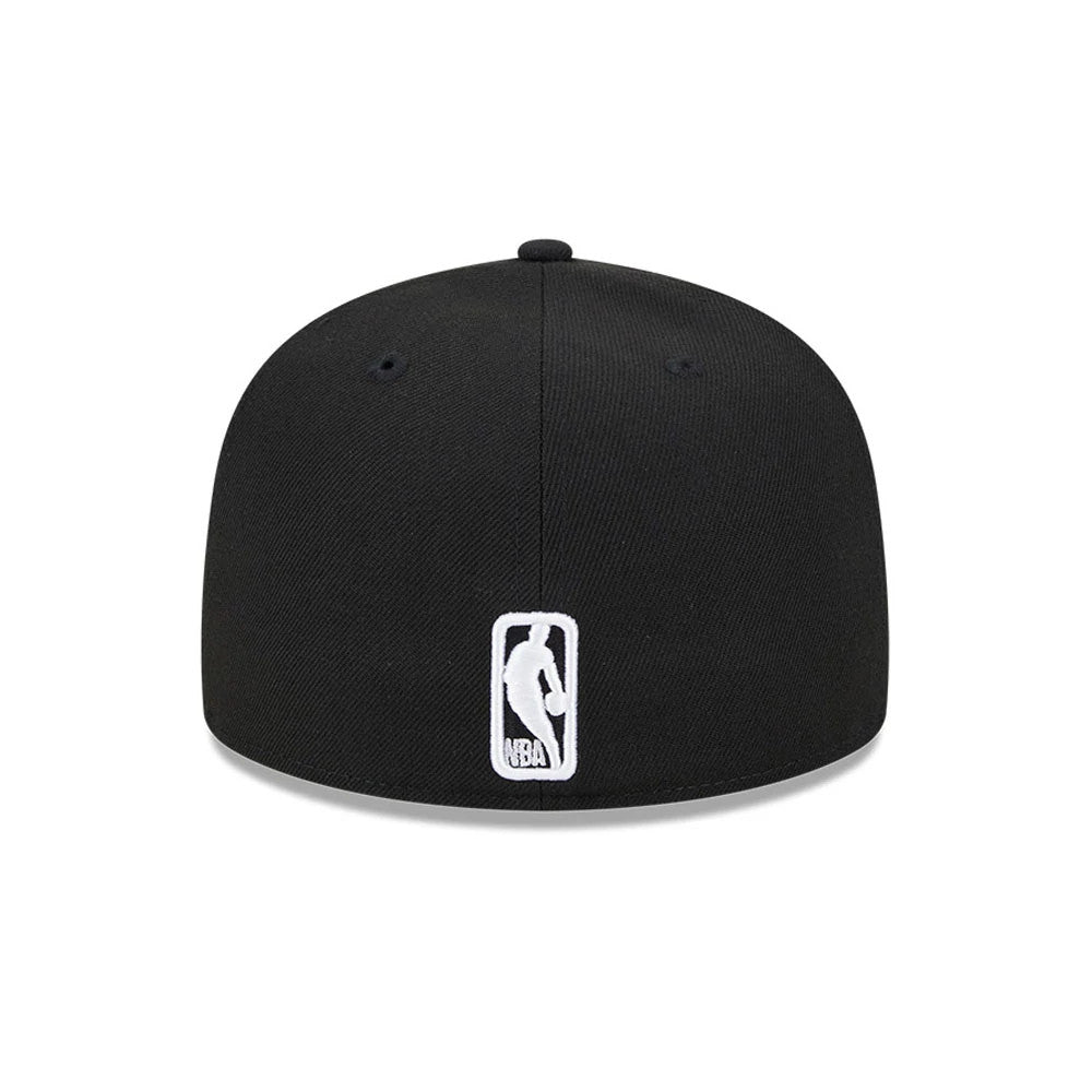 Pictured is this NBA Evergreen Chicago Bulls 59FIFTY Fitted cap in black. 7