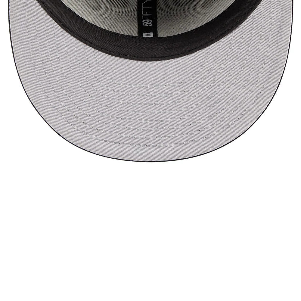 Pictured is this MLB Evergreen Chicago White Sox 59FIFTY Fitted cap in black. 2