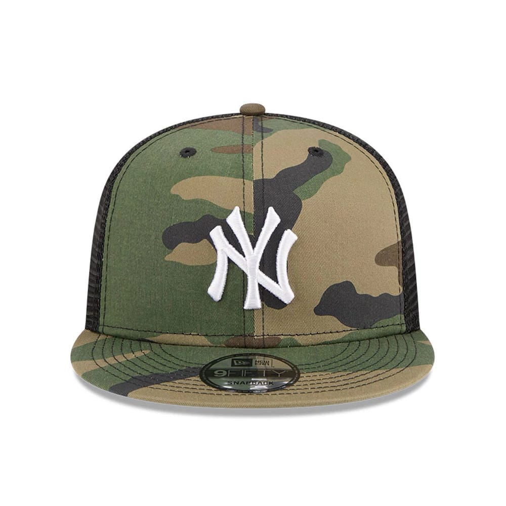 New York Yankees MLB Evergreen Camo New Era 9FIFTY Trucker Adjustable Cap, front view showing the raised white embroidered NY logo on the structured camo front panels, with a black mesh back and a 9FIFTY size sticker on the camo visor.