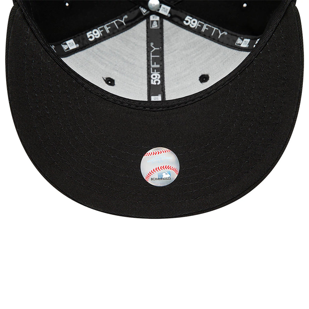 This is a Athletics MLB Black and White 59FIFTY Fitted Cap 2