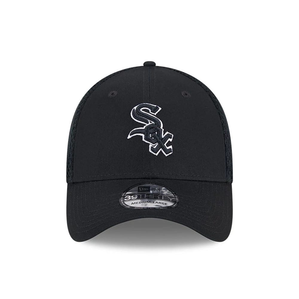 Pictured is this MLB Evergreen Neo Chicago White Sox 39THIRTY Stretch Fit cap in black. 3
