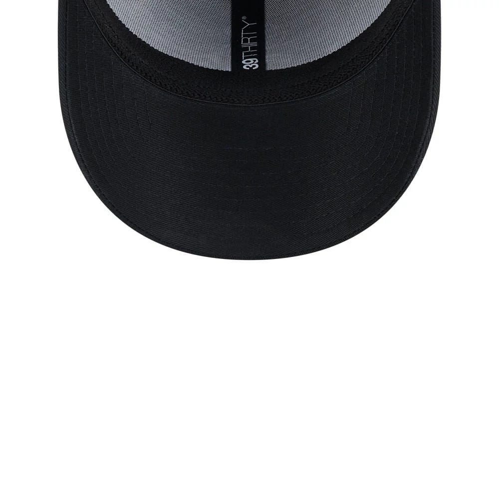 Pictured is this MLB Evergreen Neo Chicago White Sox 39THIRTY Stretch Fit cap in black. 7