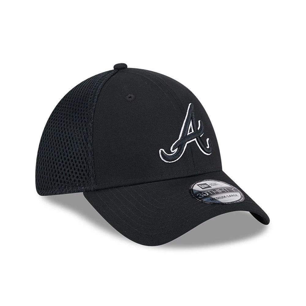 Pictured is this MLB Evergreen Neo Atlanta Braves 39THIRTY Stretch Fit cap in black. 4