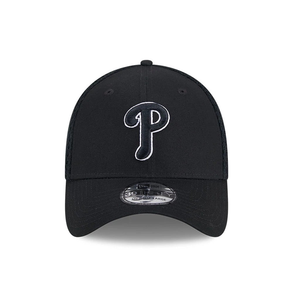 Philadelphia Phillies MLB Evergreen Neo Black New Era 39THIRTY Stretch Fit Cap, front view showing white embroidered P logo on the black front panel, curved black visor with a 39THIRTY size sticker on top.