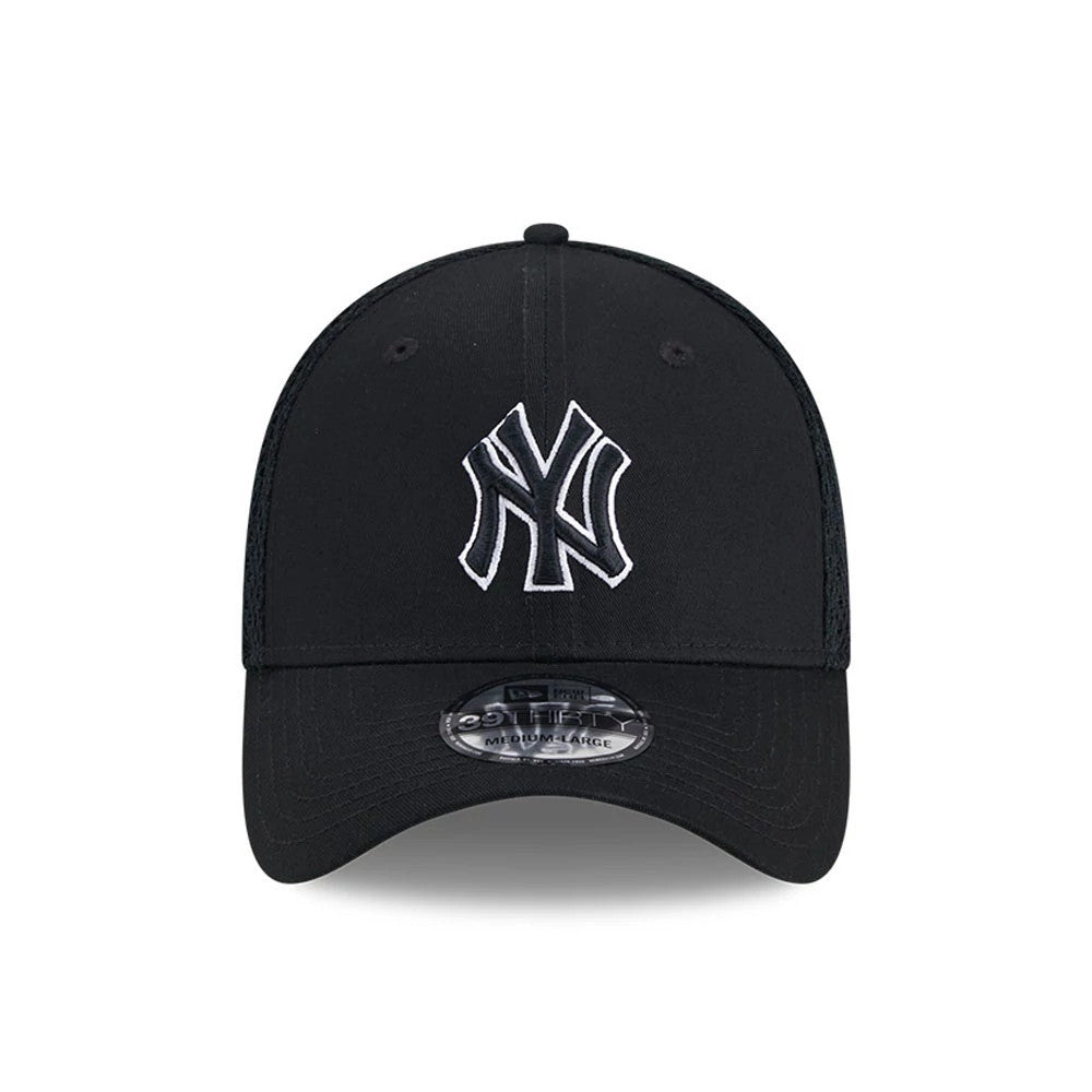 New York Yankees MLB Evergreen Neo Black New Era 39THIRTY Stretch Fit Cap, front view showing the raised white embroidered NY logo on the black crown, a 39THIRTY size sticker on the curved black visor and a black top button.