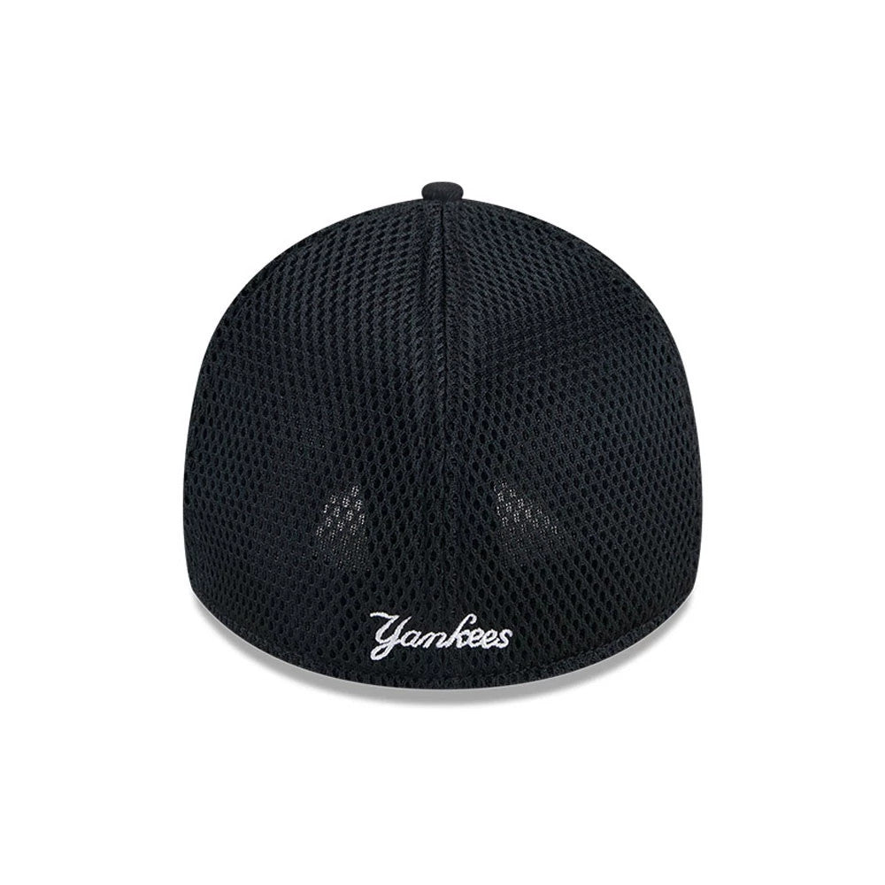 Pictured is this MLB Evergreen Neo New York Yankees 39THIRTY Stretch Fit cap in black. 2