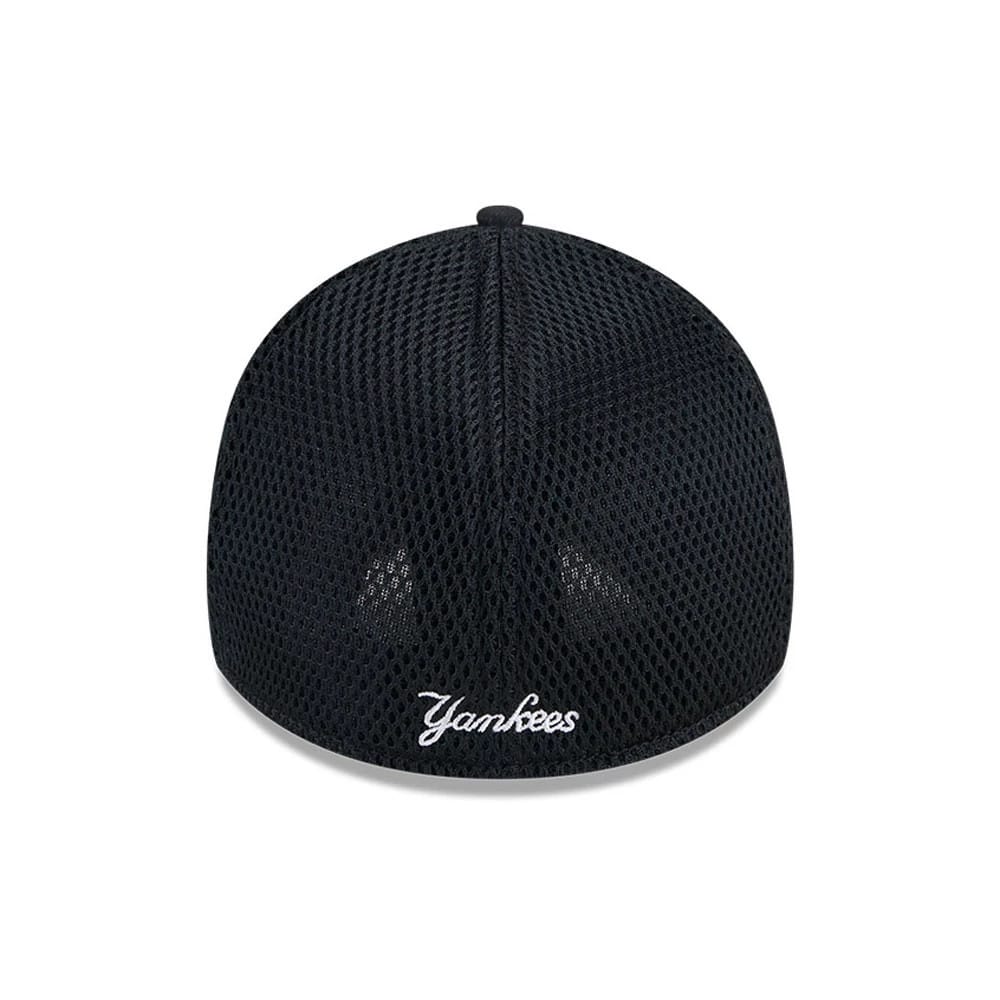 Pictured is this MLB Evergreen Neo New York Yankees 39THIRTY Stretch Fit cap in black. 2