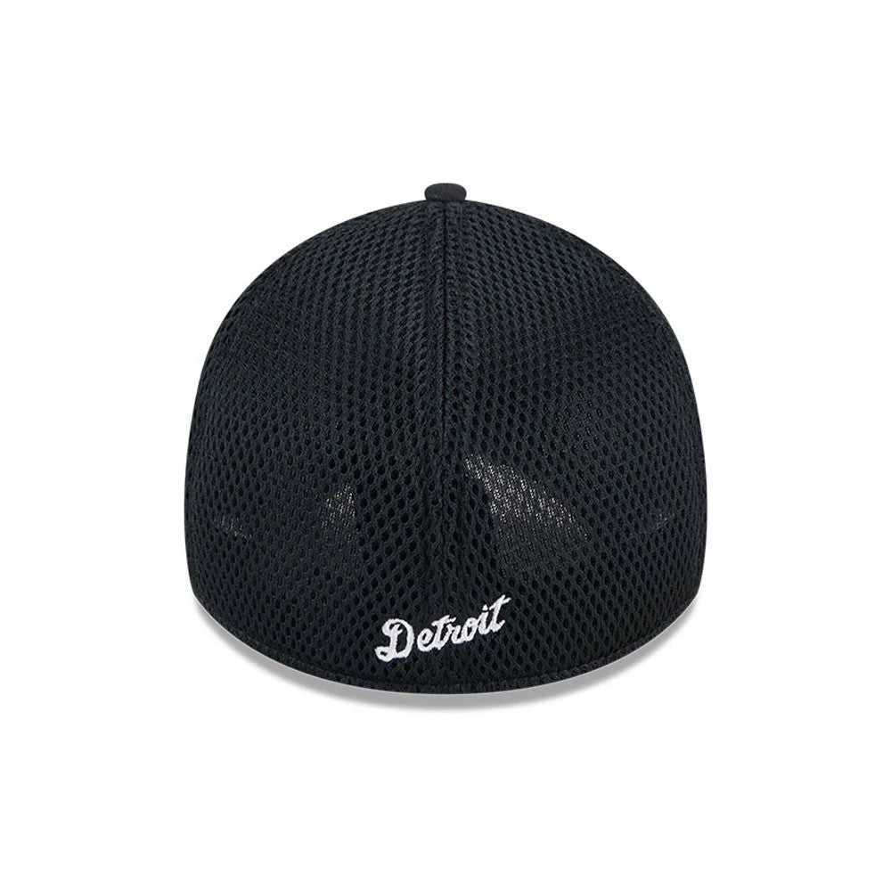 Detroit Tigers MLB Evergreen Neo Black New Era 39THIRTY Stretch Fit Cap, rear view showing white embroidered Detroit lettering on mesh fabric, with a black top button centred on the structured crown.