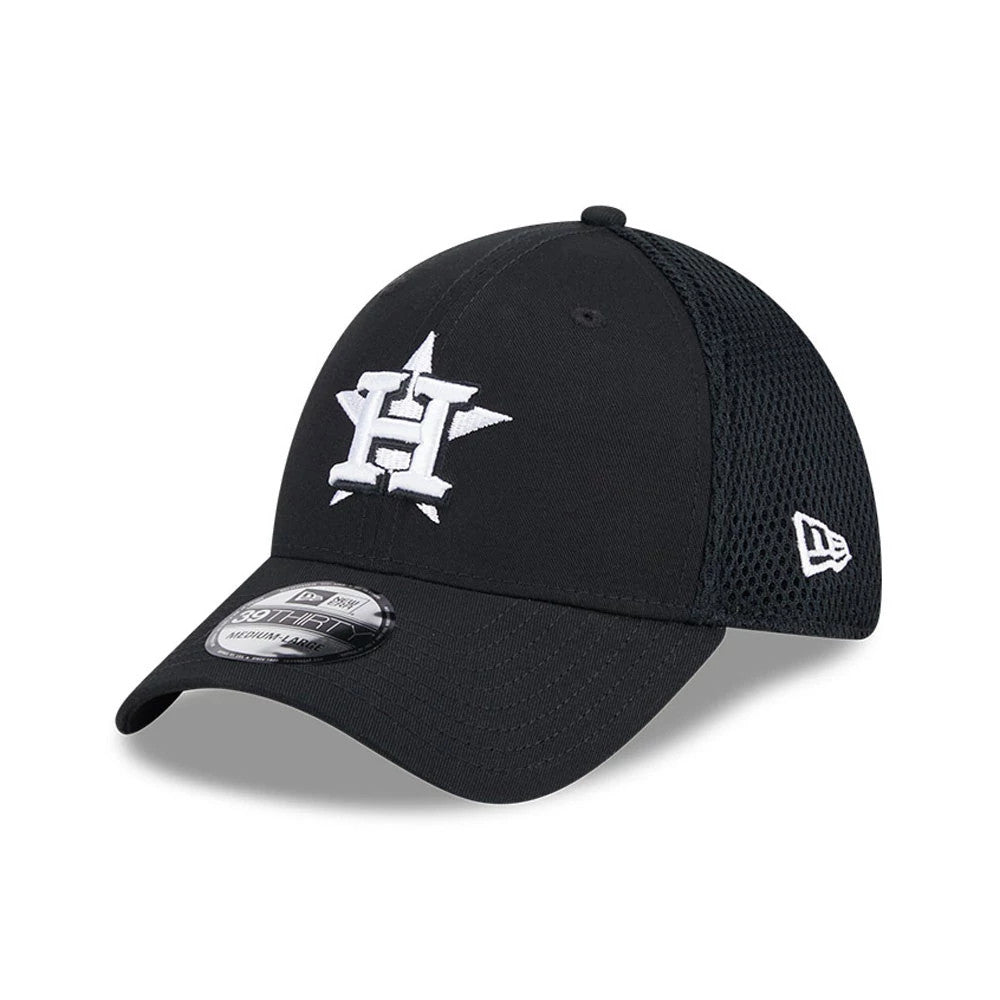 Houston Astros MLB Evergreen Neo Black New Era 39THIRTY Stretch Fit Cap, three-quarter view showing the white embroidered H logo on the front panel, black curved visor with 39THIRTY size sticker, and New Era flag logo on the left mesh side.