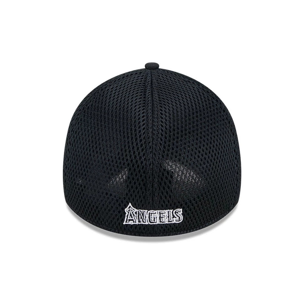 LA Angels MLB Evergreen Neo Black New Era 39THIRTY Stretch Fit Cap, rear view showing the white embroidered Angels logo at the centre of the back panels, with a structured black mesh crown and black top button.