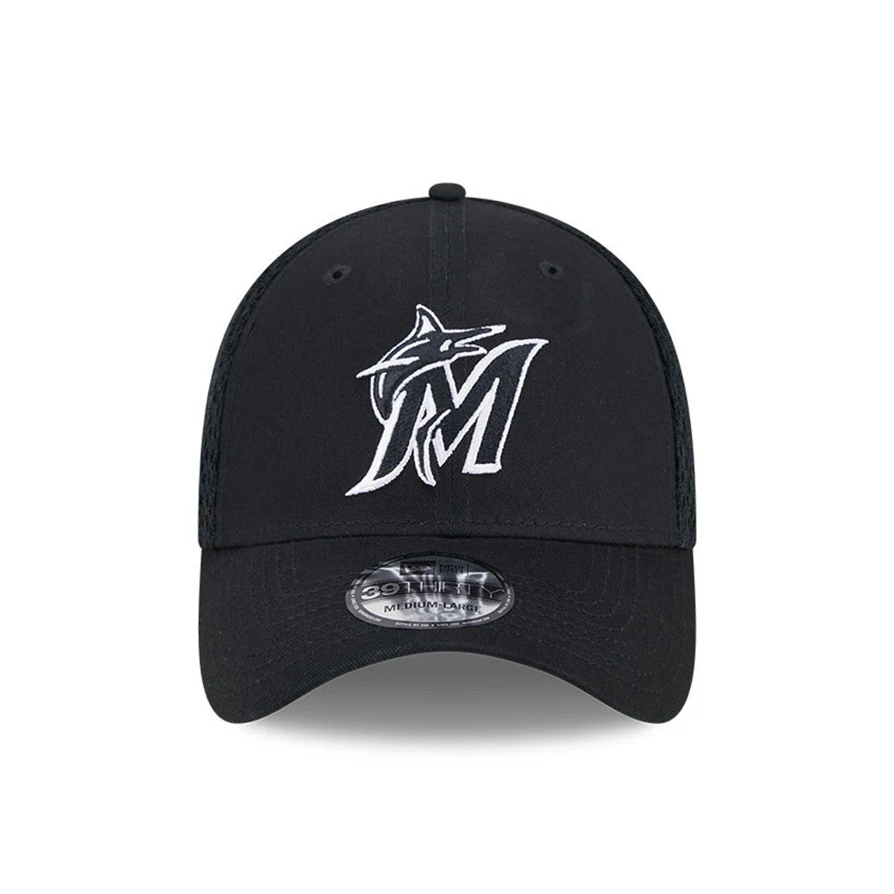Miami Marlins MLB Evergreen Neo Black New Era 39THIRTY Stretch Fit Cap, front view showing the white embroidered Marlins logo on the front panel and the 39THIRTY size sticker on the curved black visor.