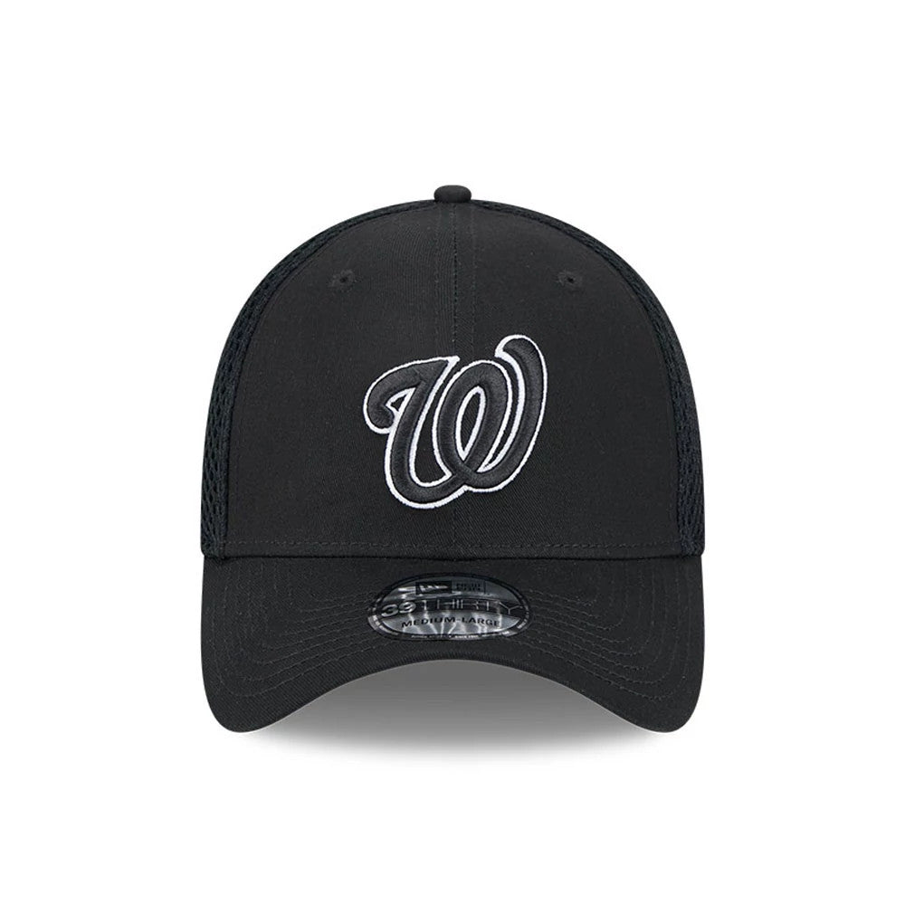 Washington Nationals MLB Evergreen Neo Black New Era 39THIRTY Stretch Fit Cap, front view showing the raised white embroidered W logo on the front panel, with a curved visor and 39THIRTY size sticker on top.