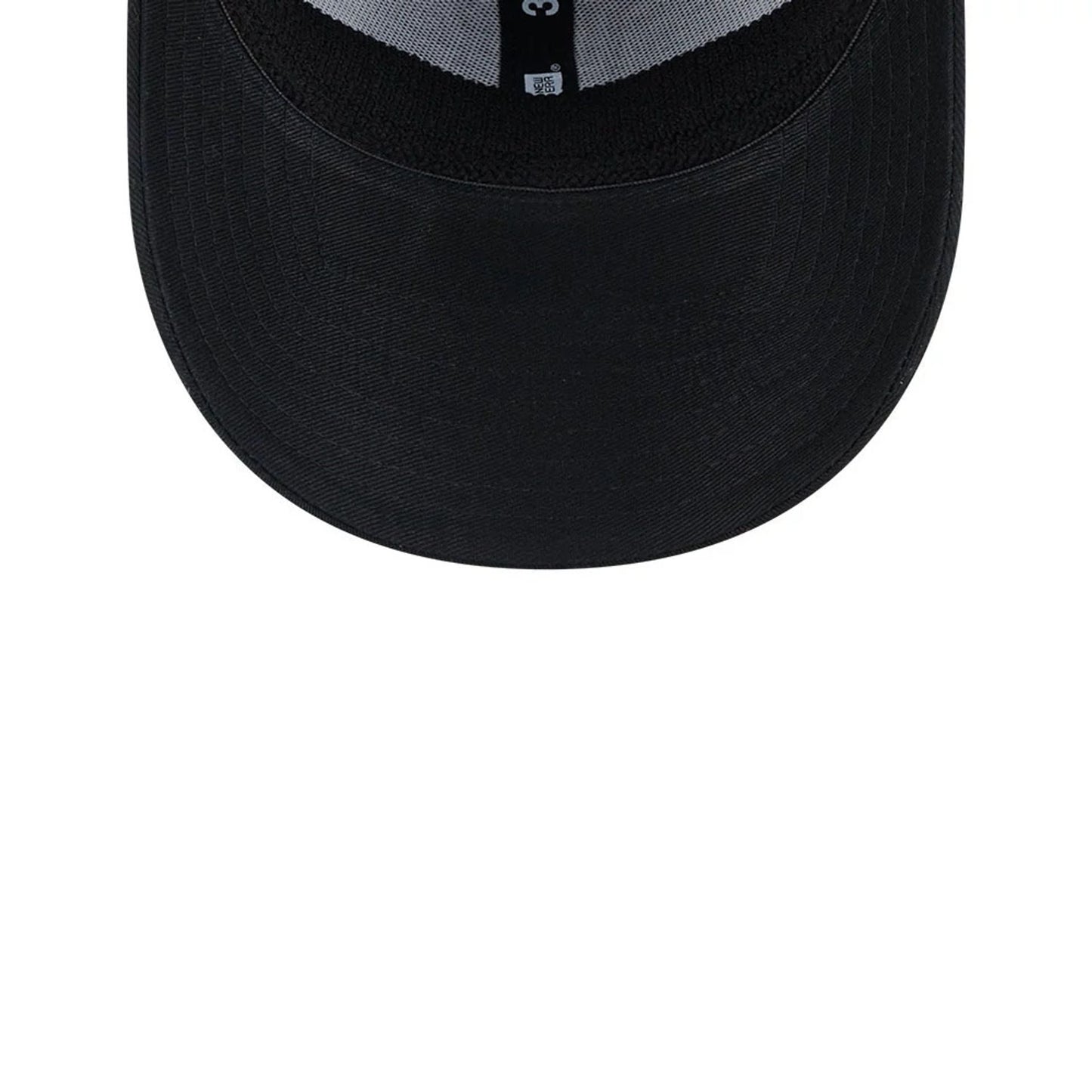 Pittsburgh Pirates MLB Evergreen Neo Black New Era 39THIRTY Stretch Fit Cap, inside view showing the grey undervisor with black sweatband and taping featuring the 39THIRTY branding.