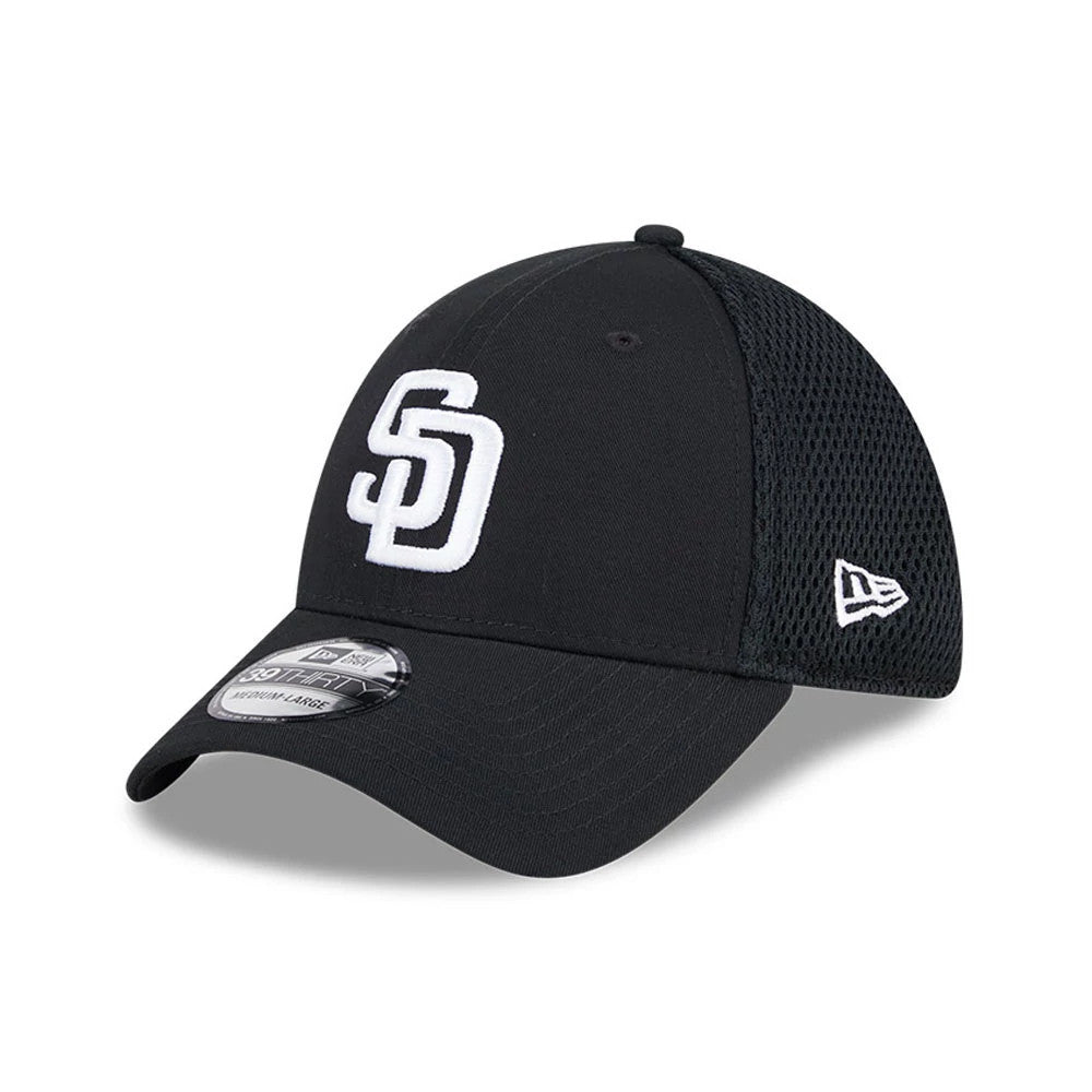 San Diego Padres MLB Evergreen Neo Black New Era 39THIRTY Stretch Fit Cap, three-quarter view with raised white SD logo on front panel, black mesh side panels, black curved visor and 39THIRTY size sticker on the top.