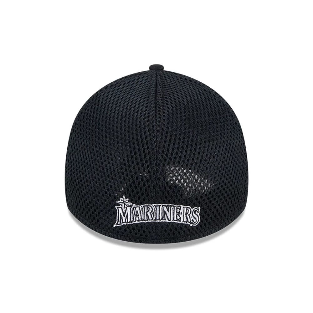 Seattle Mariners MLB Evergreen Neo Black New Era 39THIRTY Stretch Fit Cap, rear view showing the white embroidered Mariners logo on the centre back of the mesh-textured black crown.